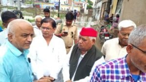 अयोध्या29सितम्बर24*फैजाबाद के सपा सांसद ने आज अयोध्या के कई क्षेत्रों में भृमण कर जलभराव देखा।