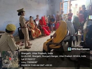 मथुरा29सिगम्बर24*थाना शेरगढ़ पुलिस टीम द्वारा अभियान के तहत महिलाओं व बालिकाओं को जागरूक किया जा रहा है ।*