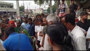 मथुरा29सितम्बर24*थाना जमुनापार राय रोड स्थित रश्मि गोयल हॉस्पिटल में डॉक्टरों द्वारा एक बड़ी लापरवाही