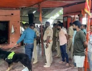 भदोही30सितम्बर24*हनुमान मंदिर के पुजारी की देर रात रात बदमाशों ने गला रेतकर हत्या कर दी।