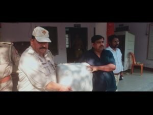 मथुरा 22 अक्टूबर 2024* थाना माँट पुलिस, राज्यकर सचल दल एवं आबकारी टीम की संयुक्त चैंकिग के दौरान कुल 12.387 किग्रा सोना(आभूषण) किया बरामद ।