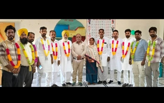 पंजाब 23 अक्टूबर 2024* गांव आलमगढ़ में नए चुने सरपंच जगीर सिंह हांडा व उनकी टीम का स्कूल में किया गया भव्य स्वागत