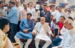 कौशाम्बी4अक्टूबर24*पूर्व विधायक नीलम करवरिया की मौत पर दुख व्यक्त करने उनके आवास पहुंचे कांग्रेसी*