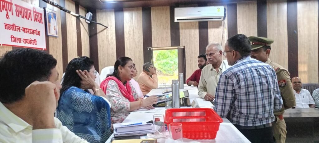 रायबरेली 06 अक्टूबर 24*पूरे जंगा सिंह के दर्जनों ग्रामीणों ने एडीएम से मार्ग बनवाए जाने की लगाई गुहार रायबरेली 06 अक्टूबर 24*पूरे जंगा सिंह के दर्जनों ग्रामीणों ने एडीएम से मार्ग बनवाए जाने की लगाई गुहार
