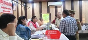 रायबरेली 06 अक्टूबर 24*पूरे जंगा सिंह के दर्जनों ग्रामीणों ने एडीएम से मार्ग बनवाए जाने की लगाई गुहार