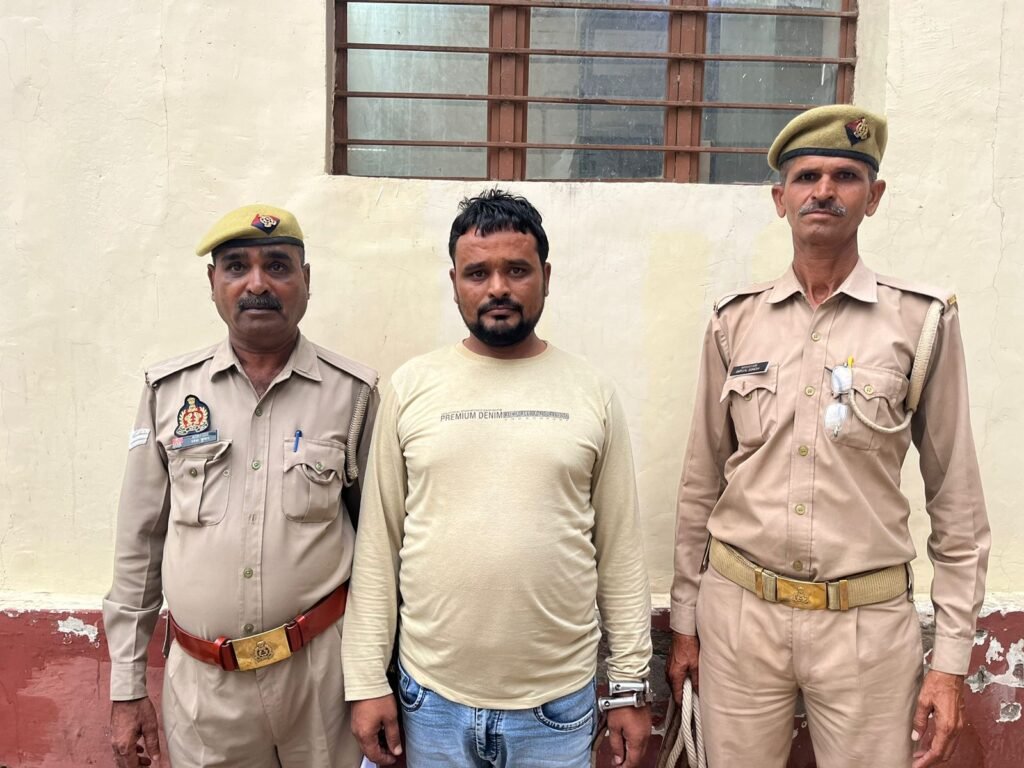 मथुरा16अक्टूबर24 एक अभियुक्त को मय अवैध 02 जिन्दा कारतूस 315 बोर के साथ किया गिरफ्तार ।* मथुरा16अक्टूबर24 एक अभियुक्त को मय अवैध 02 जिन्दा कारतूस 315 बोर के साथ किया गिरफ्तार ।*