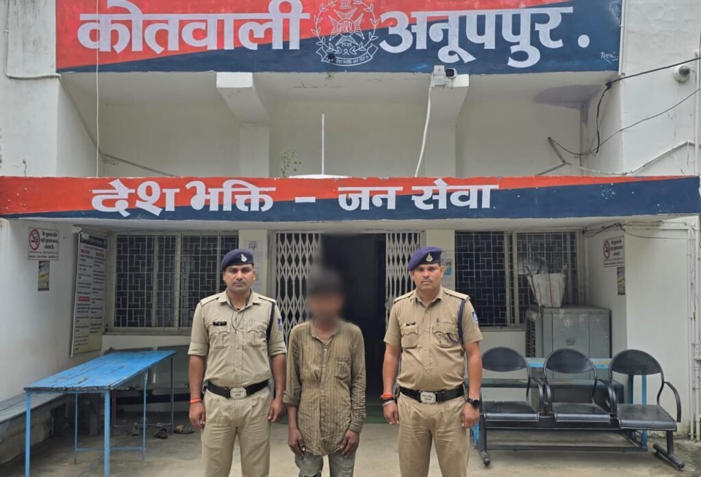 अनूपपुर 20 अक्टूबर 24*सामतपुर तालाब अनूपपुर में लगे फुब्बारा का केबिल तार चोर रंगे हाथ गिरफ्तार