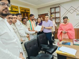 मुगलसराय22अक्टूबर24*संपूर्णानंद स्टेडियम" का नाम बदले जाने के विरोध में जिला / शहर कांग्रेस कमेटी ने डीएम को ज्ञापन दिया