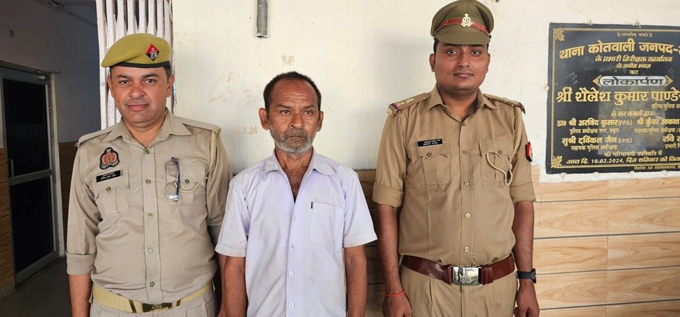 मथुरा22अक्टूबर24*अभियोग में वांछित शातिर चोर को मय चोरी की 01 स्कूटी के किया गिरफ्तार* । मथुरा22अक्टूबर24*अभियोग में वांछित शातिर चोर को मय चोरी की 01 स्कूटी के किया गिरफ्तार* ।