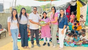 जयपुर23अक्टूबर24*गरीब बच्चों को पुस्तक सामग्री वितरित की