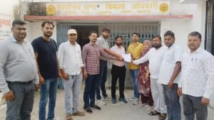 बहराइच25अक्टूबर24*सरकारी स्कूलों में अपूर्ण कार्यों के सम्बन्ध में महासंघ ने दिया ज्ञापन