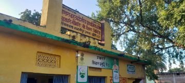 झांसी1अक्टूबर2024 भण्डरा बहुउद्देशीय प्राथमिक ग्रामीण सहकारी समित में डीएपी खाद की किल्लत।