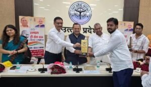 कानपुर नगर2अक्टूबर24*ग्राम पंचायत अमिलिहा मे उत्कृष्ट कार्य के लिए सम्मानित किया गया*.