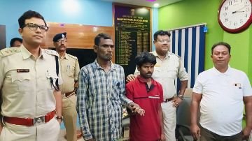 कूचबिहार2अक्टूबर24*15 साल बाद पिता को मिला खोया हुआ बेटा, दिनहाटया की है घटना कूचबिहार2अक्टूबर24*15 साल बाद पिता को मिला खोया हुआ बेटा, दिनहाटया की है घटना