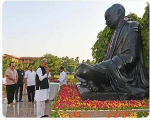 जयपुर2अक्टूबर24*दुनिया के सबके बड़े ब्रिटिश साम्राज्य को अहिंसा के बल पर भारत छोड़ने पर मजबूर कर दिया था-अशोक गहलोत