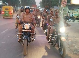 कानपुर नगर4अक्टूबर24*चौबेपुर थाना पुलिस ने आगामी त्यौहारों को देखते हुए जीटी रोड वा कई गांव में किया वाहन फ्लैगमार्च कानपुर नगर4अक्टूबर24*चौबेपुर थाना पुलिस ने आगामी त्यौहारों को देखते हुए जीटी रोड वा कई गांव में किया वाहन फ्लैगमार्च