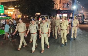कानपुर नगर7अक्टूबर24**पुलिस उपायुक्त पश्चिम द्वारा रावतपुर क्षेत्रांतर्गत पैदल गश्त की गई