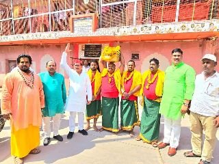 अयोध्या9अक्टूबर24*सपा संरक्षक की द्वितीय पुण्यतिथि पर अयोध्या से सरयू का जल लेकर पहलवान सैफई रवाना।