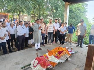 भरवारी9अक्टूबर24*सक्रिय समाजसेवी एवम लोकप्रिय कर्मठ जुझारू ईमानदार सेवक ब्यापारी की मौत से सहम गया कस्बा भरवारी*
