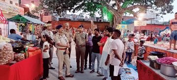 कानपुर नगर11अक्टूबर24*सड़को को अतिक्रमण मुक्त एवम यातायात व्यवस्था सुगम रखने हेतु पैदल गश्त किया गया