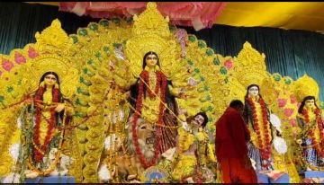 भागलपुर13अक्टूबर24*विजयादशमी के दिन माँ का भोग लेने के लिए श्रद्धालुओं की काफी भीड़ उमड़ी।