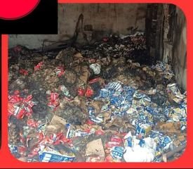 हरदोई13अक्टूबर24*किराने के गोदाम में शार्ट सर्किट से लगी भीषण आग,