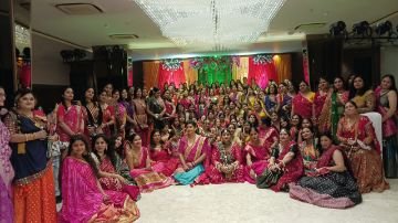 वाराणसी13अक्टूबर24*भूमिहार महिला समाज के डांडिया महोत्सव में बिखरा उल्लास और उमंग का रंग*