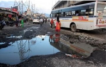 देहरादून13अक्टूबर24*सड़कों के गड्डो के चक्कर में अफसरों का नापना तय,