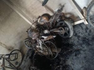 रायबरेली13अक्टूबर24*थुलवांसा गांव में संदिग्ध परिस्थितियों में लगी आग लाखों का सामान जलकर खाक