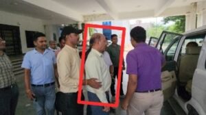 रीवा16अक्टूबर24*कलेक्ट्रेट कार्यालय के भू- अर्जन शाखा का बाबू 1 हजार रुपए की रिश्वत लेते हुआ ट्रैप,