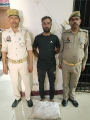 मथुरा17अक्टूबर24* एक वांछित अभियुक्त को मय देशी शराब हरियाणा मार्का के साथ किया गिरफ्तार मथुरा17अक्टूबर24* एक वांछित अभियुक्त को मय देशी शराब हरियाणा मार्का के साथ किया गिरफ्तार