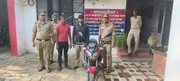 कानपुर नगर19अक्टूबर24*ककवन पुलिस ने जिला बदर अपराधी को मोटरसाइकिल सहित साथी के साथ भेजा जेल*