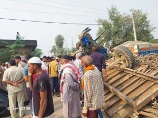 बिजनौर19अक्टूबर24*दो ट्रैक्टर-ट्राली की भिड़ंत, एक युवक की मौत