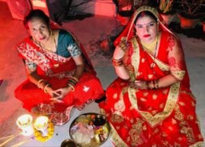 कानपुर नगर20अक्टूबर24*महिलाओं ने निर्जला व्रत रख करवा चौथ कर पति की लंबी आयु की कामना*