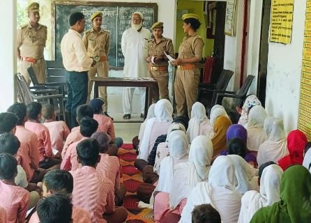 बहराइच22अक्टूबर24*मिशन शक्ति अभियान फेज-5 के तहत महिलाओं व बालिकाओं को किया जागरूक