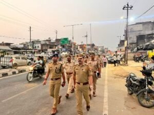 लखनऊ22अक्टूबर24*अतिक्रमण हटवाने के लिए खुद सड़क पर उतरे एसीपी