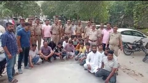 मुजफ्फरनगर22अक्टूबर24*अल्लाह पर विवादित बयान के विरोध में दुकान पर पथराव करने में 19 लोग गिरफ्तार।