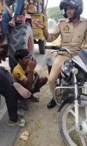 हरदोई23अक्टूबर24*रूपापुर चौकी में खुलेआम बसूली करने वाला सिपाही लाइन हाजिर।