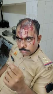 गोरखपुर24अक्टूबर24*रेप के आरोपी को पकड़ने गई पुलिस पर हमला,