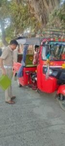 मथुरा26अक्टूबर24*सड़क सुरक्षा पखवाड़ा अभियान के तहत यातायात के नियमों के सम्बंध में जागरुक किया गया।