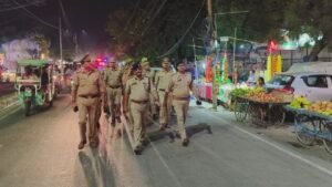 कानपुर नगर28अक्टूबर24*सड़को सड़को पर अतिक्रमण एवम यातायात व्यवस्था सुगम हेतु पैदल गश्त किया गया।