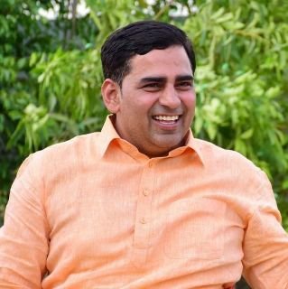 मथुरा29अक्टूबर24*समाज सेवा की खातिर छोड़ दी सरकारी शिक्षक की नौकरी