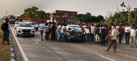 कौशाम्बी29अक्टूबर24*कार व पिकप की जोरदार टक्कर दो गम्भीर घायल*