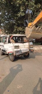 हरदोई29अक्टूबर24*मारुति वैन बाइक में भिड़ंत, पति-पत्नी बेटी की दर्दनाक मौत ,एक राहगीर घायल