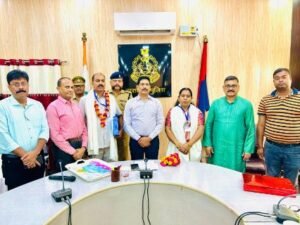 बाराबंकी31अक्टूबर24*सेवानिवृत्त होने वाले 02 पुलिसकर्मियों की ससम्मान विदाई की गयी-*