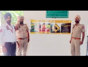 पंजाब 11 अक्टूबर 2024* ट्रैफिक पुलिस ने लोगों को पोस्टर लगाकर ट्रैफिक नियमों के प्रति किया जागरूक