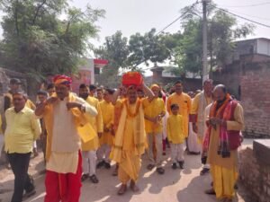रायबरेली 03 नवम्बर 24*क्षेत्र के जमुरावां ग्राम पंचायत में धूमधाम से निकाली गई भव्य कलश यात्रा