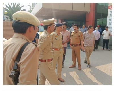 कानपुर नगर01नवम्बर24*काकादेव थाने के पांडु नगर अंतर्गत मंदिर में रखे दिये से घर में भीषण आग लग गई,