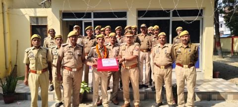 रायबरेली2नवम्बर24*कोतवाली प्रभारी ने प्रशस्ति पत्र देकर होमगार्ड को किया सम्मानित