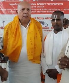 अयोध्या03नवम्बर24*जनपद के प्रभारी मंत्री सूर्य प्रताप शाही का महंत वीरेंद्र दास महाराज ने किया स्वागत।